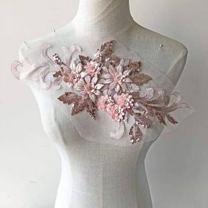 Exquisito aplique de flores en 3D, con cuentas, lentejuelas, parches